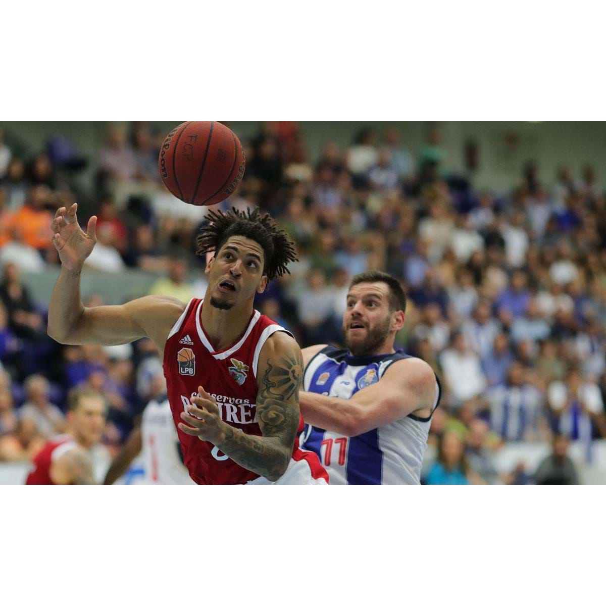 Benfica derrota Sporting no arranque da final do playoff com cesto em cima  da buzina - Basquetebol - Jornal Record