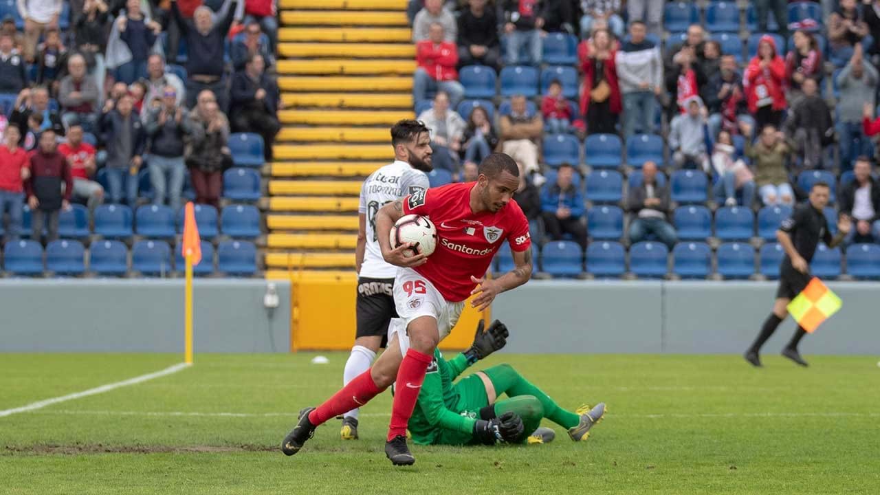 A crónica do Santa Clara-Feirense (4-4): a feira foi à ...