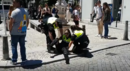 Condutor de tuk-tuk em protesto atropela polícia em Sintra. Veja as imagens