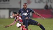 Eduardo - O Sporting já sinalizou à Belenenses SAD o interesse no médio defensivo brasileiro, cujo passe pertence ao Internacional de Porto Alegre. Os azuis pretendem acionar a cláusula de compra, que não ultrapassa um milhão de euros. Em Alvalade é visto como uma boa solução para o meio-campo, caso Gudelj não fique.