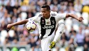 O defesa brasileiro Alex Sandro
