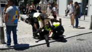 Condutor de tuk-tuk em protesto atropela polícia em Sintra. Veja as imagens