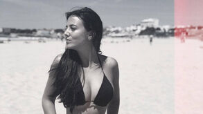 April Ivy apanha primeiros raios do sol matinal