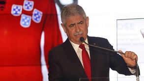 Benfica volta ao castigo de Vieira e fala em 