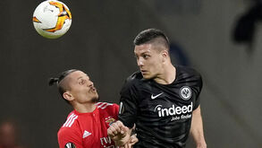 Bobic lembra 'aventuras' de Jovic no Benfica: «Como jovem quis experimentar certas coisas...»