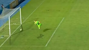 Escândalo de arbitragem choca Paraguai com golo fantasma