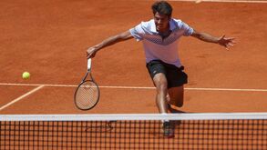 Stefanos Tsitsipas afasta João Domingues do Estoril Open