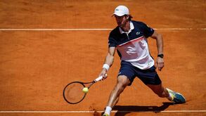 Cuevas elimina Tiafoe e está nas meias-finais