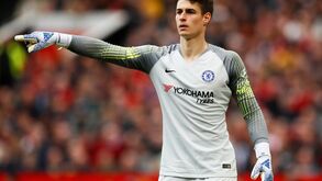 Inacreditável: Sarri quis tirar Kepa, guarda-redes recusou sair e treinador do Chelsea quase abandonou o jogo