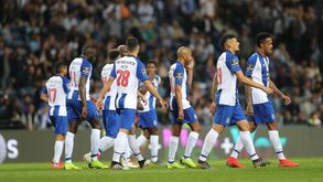 Plantel do FC Porto marca posição perante os Super Dragões e acaba assobiado
