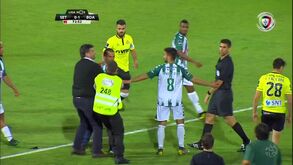 Adepto do V. Setúbal invade relvado após terceira expulsão sadina