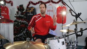 Estes tocam muito: Cech na bateria, Jackson na voz e Gullit no baixo...