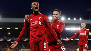 Surreal: As imagens da noite épica do Liverpool diante do Barcelona