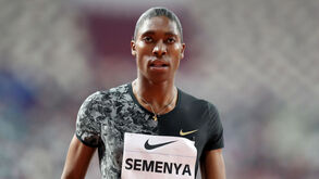 Caster Semenya pode participar em provas masculinas se não baixar níveis de testosterona