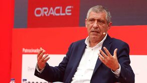 Fernando Santos lembra que Figo também pediu dispensa temporária