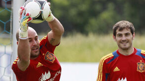 Pepe Reina e o amigo Casillas: «Continuar a jogar? Já ganhou massa para as próximas sete gerações»
