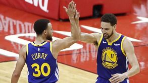 Bicampeões Golden State Warriors na final da Conferência Oeste da NBA