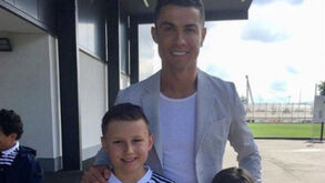 Cristiano Ronaldo realiza sonho de menino com cancro