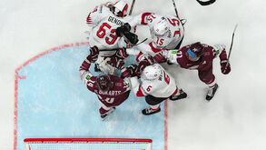 Rep. Checa-Letónia: Segue a luta no mundial de hóquei no gelo