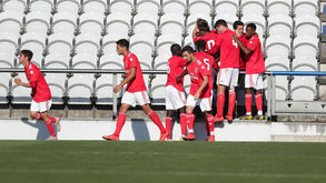 Benfica vence FC Porto no Olival e sobe à liderança