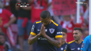 O momento em que César pediu desculpa por marcar ao Benfica