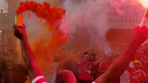 Adeptos enchem Casa do Benfica em Paris em noite de título