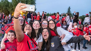 Centenas de adeptos festejam às portas do centro histórico de Évora
