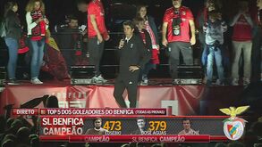 O aviso de Bruno Lage na festa do Marquês: «Ninguém vai para casa sem deixar a Praça limpa»