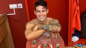 James Rodríguez festeja título do Bayern com fotografia que mereceu todo o tipo de comentários
