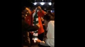 Adeptos do Benfica queimaram camisola do Sporting durante os festejos do título