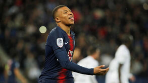 PSG assegura que Mbappé continuará no clube na próxima temporada 