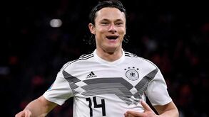 Borussia Dortmund confirma contratação de Nico Schulz