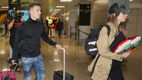 Jogadores do Benfica madrugaram para rumar de férias