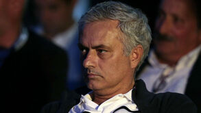 Mourinho: «O Arsenal joga a sua época na final e está mais pressionado por isso»