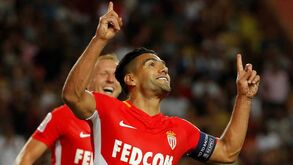 Falcão na órbita do Valencia