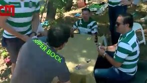 Churrascos, bebida e também uma sueca: adeptos do Sporting fazem a festa no Jamor