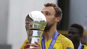 Baixinho de saída do P. Ferreira