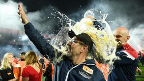 Equipa de Carlos Mané alcançou feito inédito na Alemanha e celebrou com muita cerveja