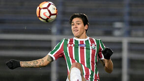 Pedro é alvo para o ataque do FC Porto