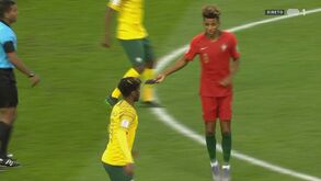 Insólito no Mundial Sub-20: Gedson encontrou telemóvel 'perdido' no meio do relvado