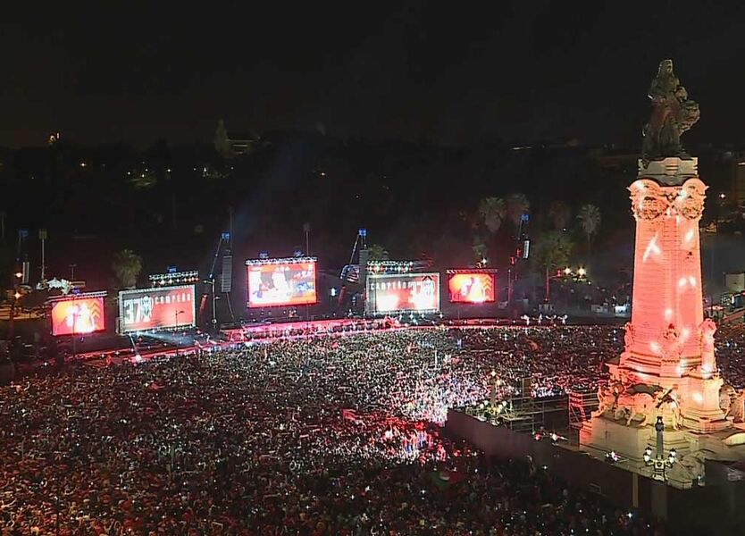 Luisão festeja 500 jogos ao som do hino da Champions