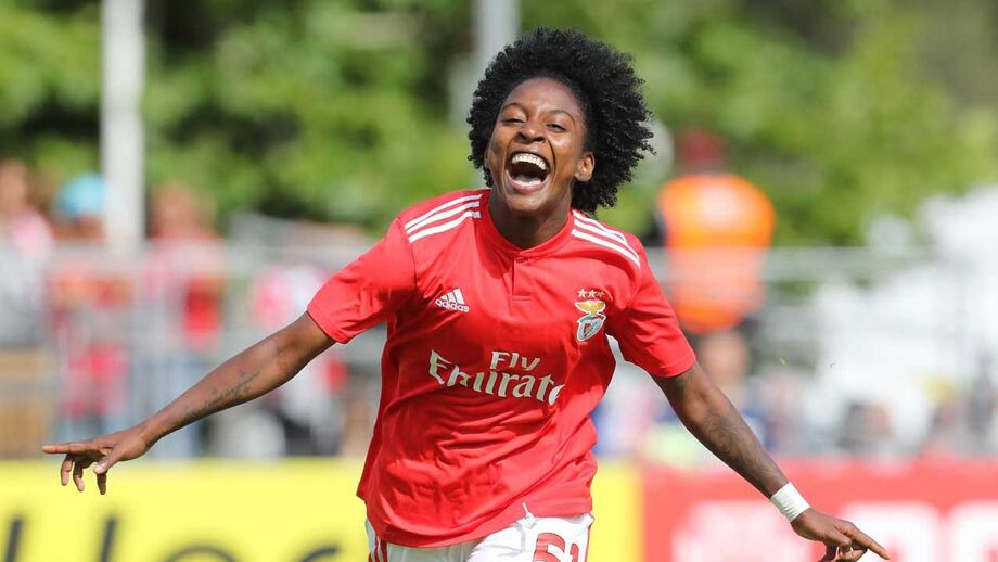 Benfica garante subida à I Liga de futebol feminino