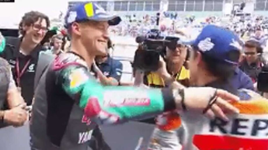 Até o campeão mundial Marc Márquez lhe foi dar os parabéns 