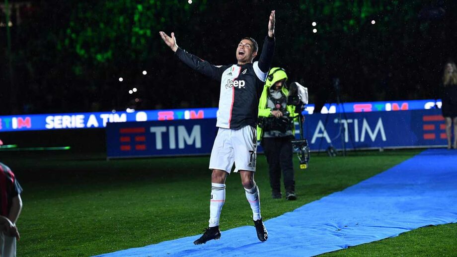 A Juventus recebeu este domingo o troféu de campeão de Itália