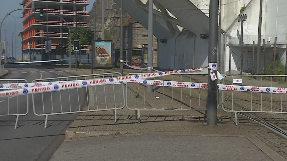 Queda de pedaços da ponte da Arrábida leva ao corte da Marginal no Porto