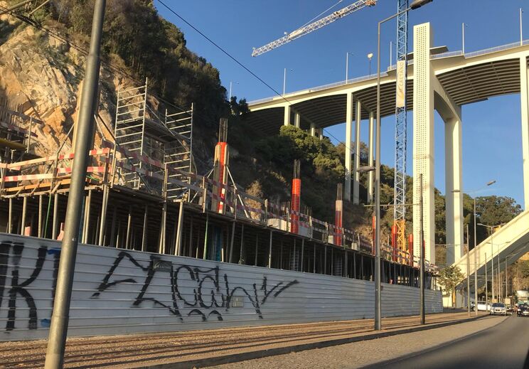 Empreitada decorre em terrenos a poente da ponte da Arrábida, entre a rua do Ouro e a calçada da Arrábida
