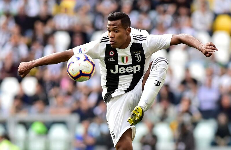O defesa brasileiro Alex Sandro