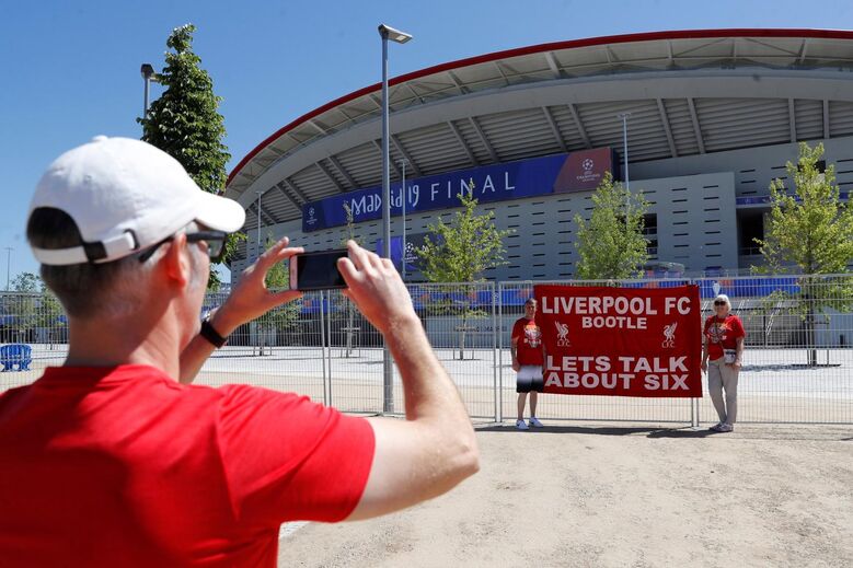 Adeptos do Liverpool e Tottenham