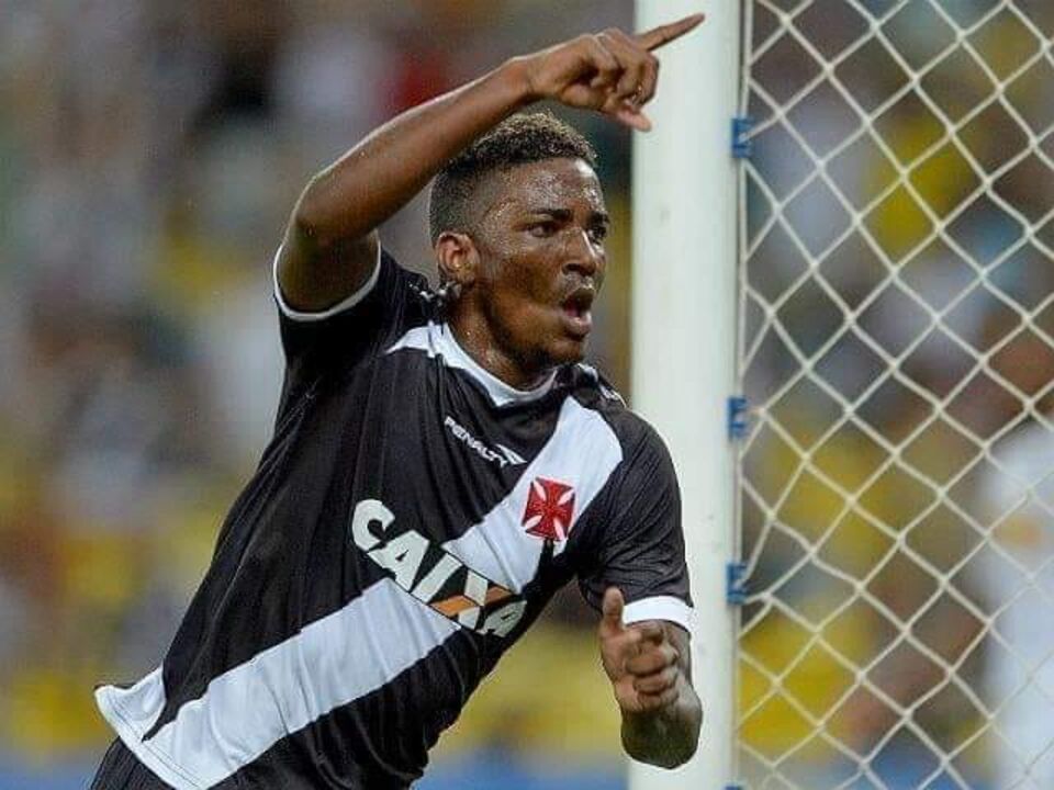 Jogador brasileiro do Vasco morre em acidente quando voltava de baile funk