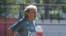 Estilo de Jorge Jesus chama a atenção e técnico explica-se na primeira flash interview no Brasil